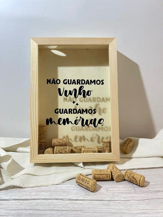 Caixa de Rolhas "Não Guardamos Vinho, Guardamos Memórias"
