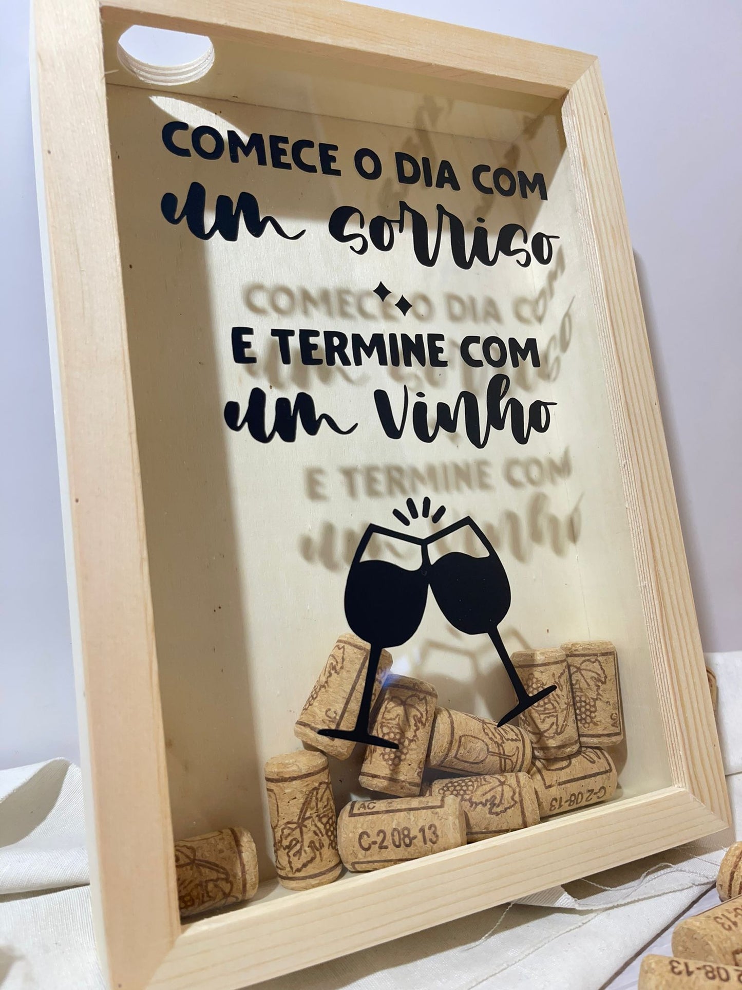 Caixa de Rolhas - "Comece o Dia com um Sorriso e Termine com um Vinho"